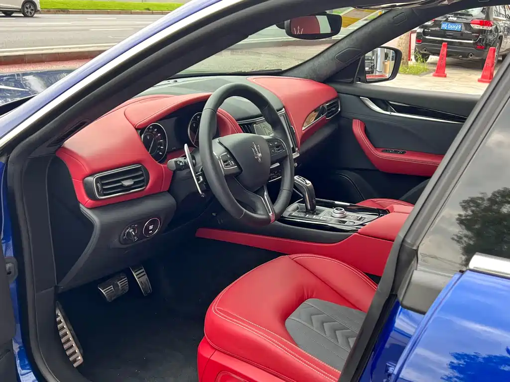 Levante 2.0 T GT