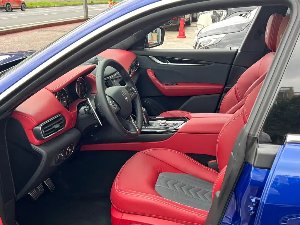 Levante 2.0 T GT