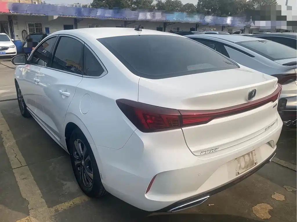 Eado Smooth Enjoyment PLUS Blue Whale NE 1.4 T GDI DCT Distinguished