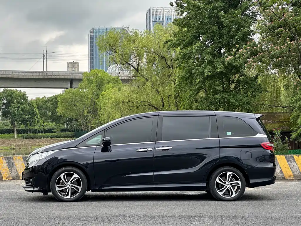 Odyssey 2.4 L Luxury