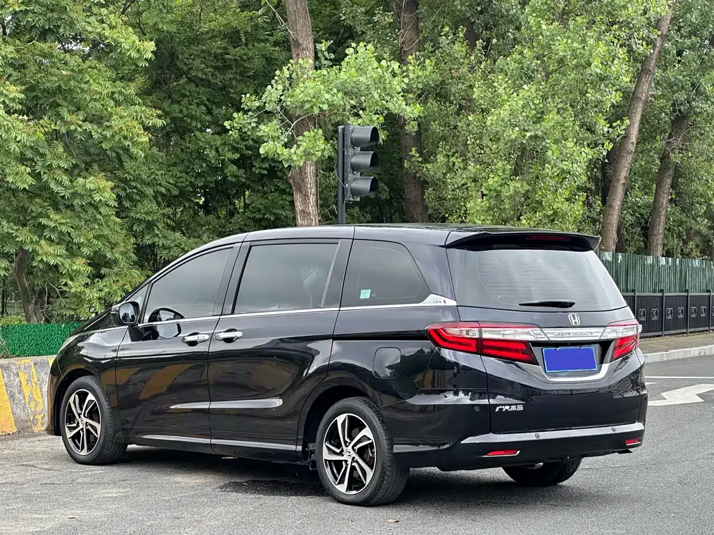 Odyssey 2.4 L Luxury