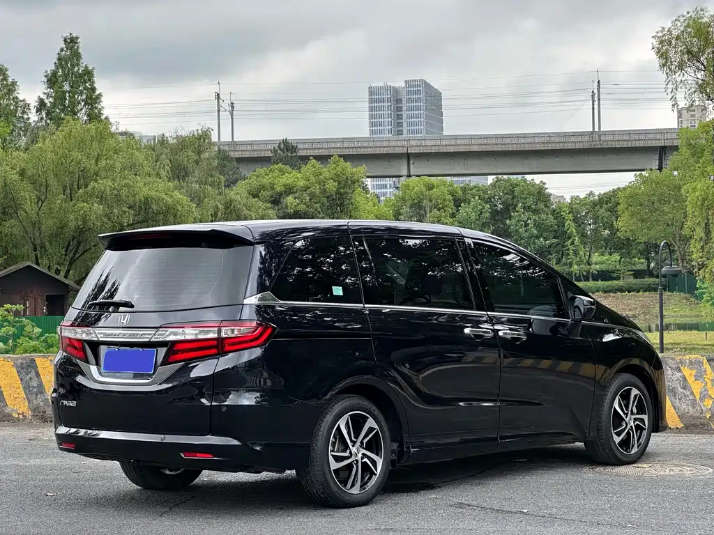 Odyssey 2.4 L Luxury