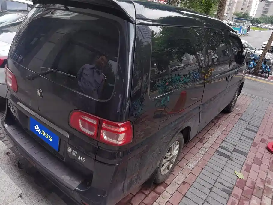 Lingzhi M5 L 2.0 L Luxury 7-seat