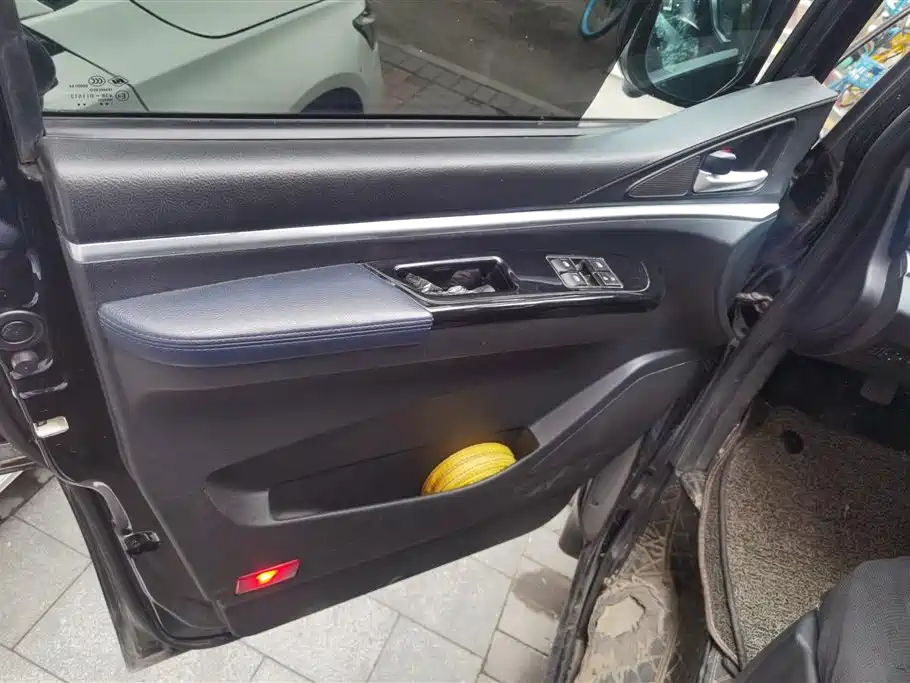 Lingzhi M5 L 2.0 L Luxury 7-seat
