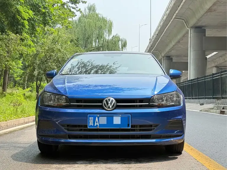 Volkswagen Polo Plus 1.5 L Auto Colorful Tech