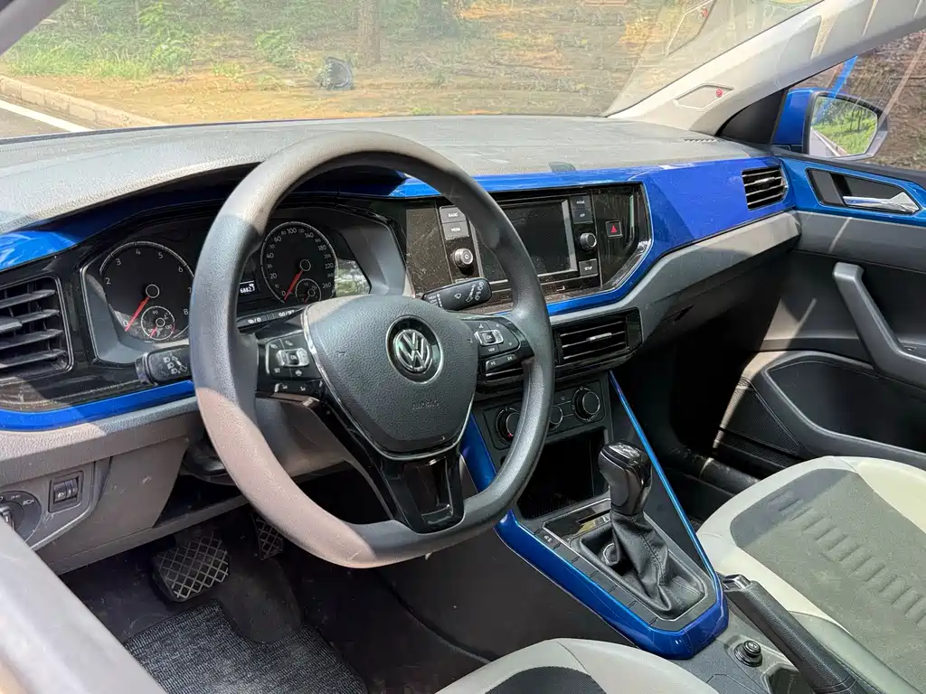 Polo Plus 1.5 L Auto Colorful Tech