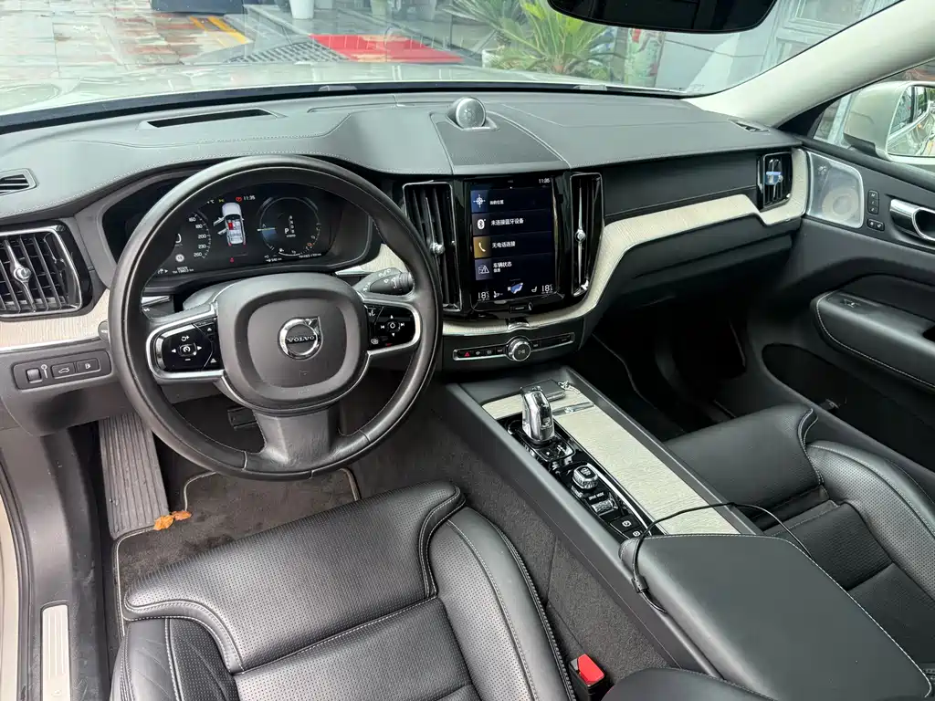 Volvo XC60 PHEV 沃尔沃XC60插电式混动 2019款 T8 E驱混动 智尊豪华版 国VI