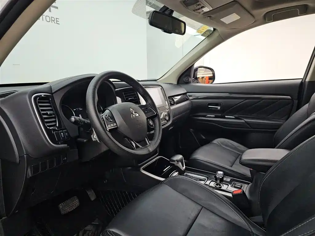 Outlander 欧蓝德 2019款 2.4 L 四驱致享版 5座 国V
