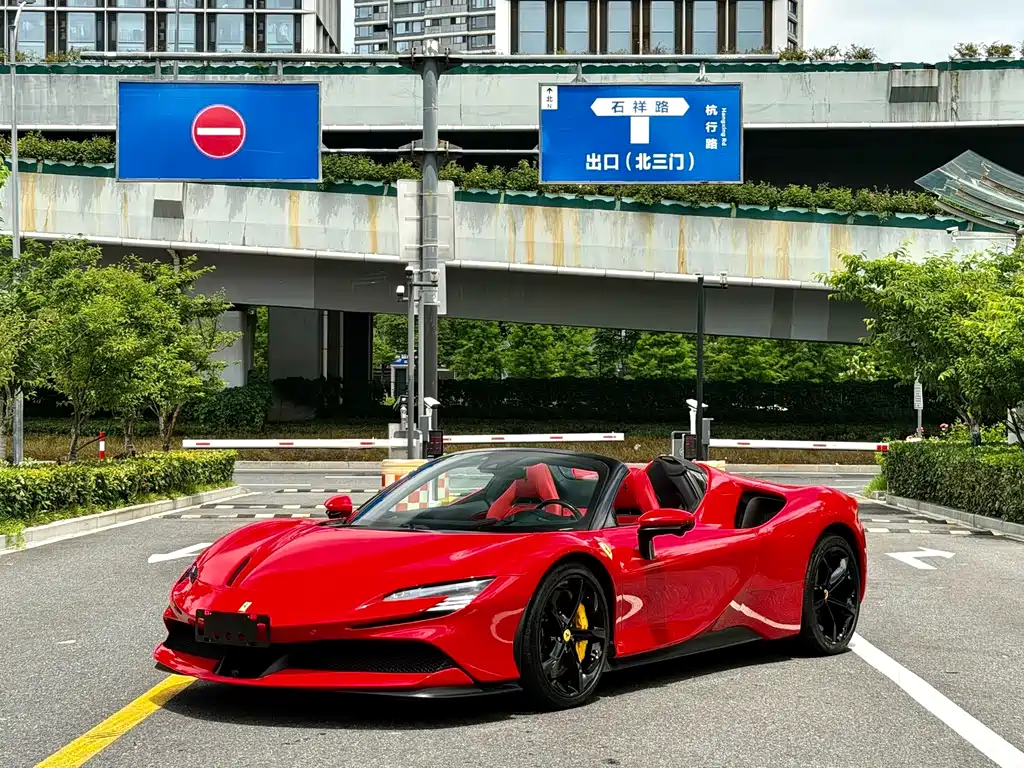 SF90 3.9 T V8 Spider