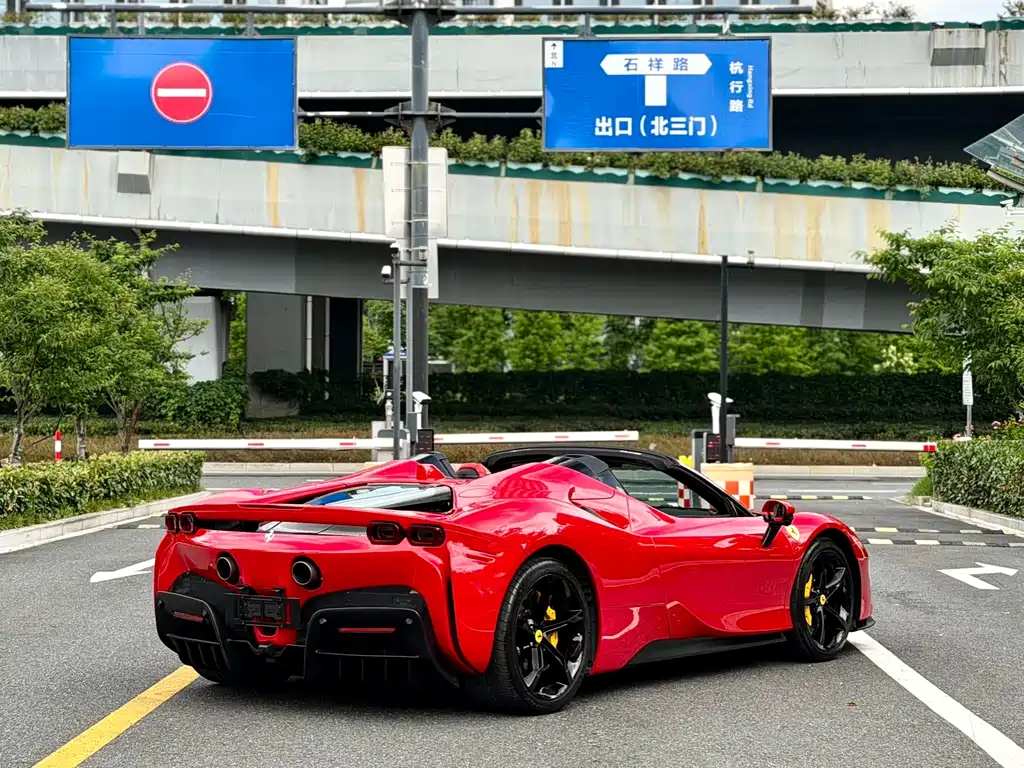 SF90 3.9 T V8 Spider