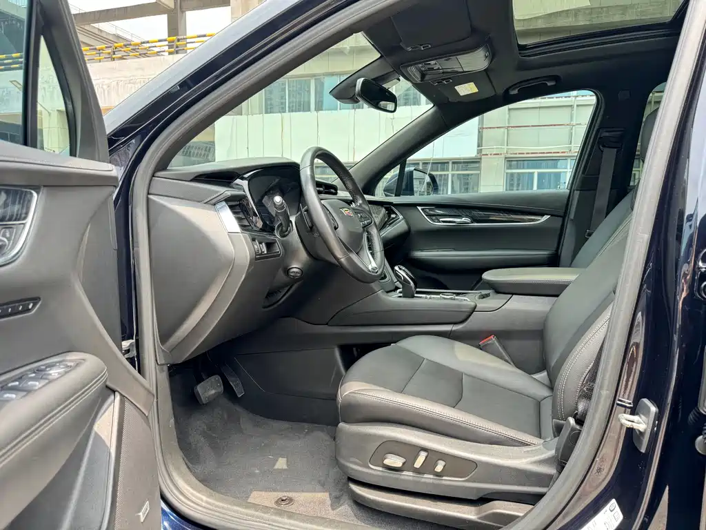 Cadillac XT6 凯迪拉克XT6 2020款 改款 28 T 七座豪华型