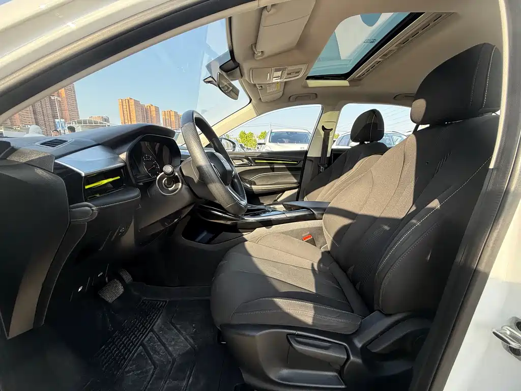 Roewe i5 1.5 L CVT Platinum