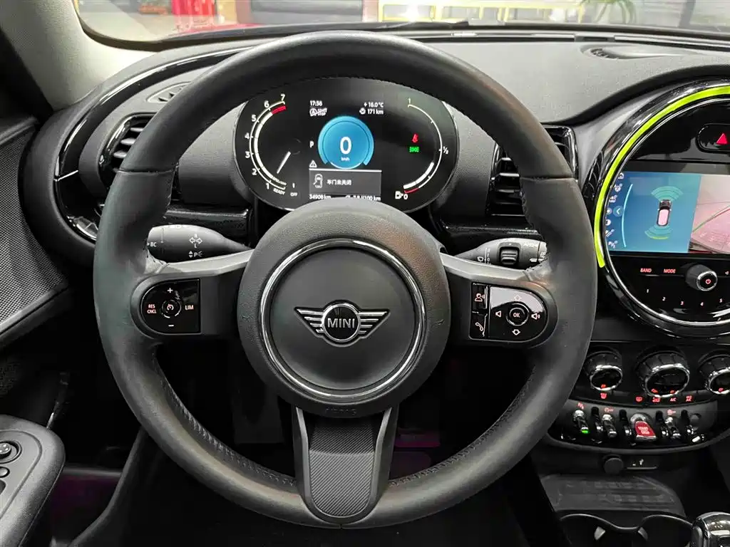 MINI CLUBMAN 1.5 T COOPER Connoisseur