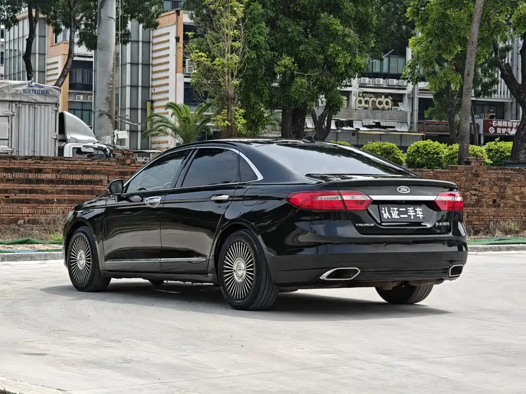 Taurus EcoBoost 180 Luxury