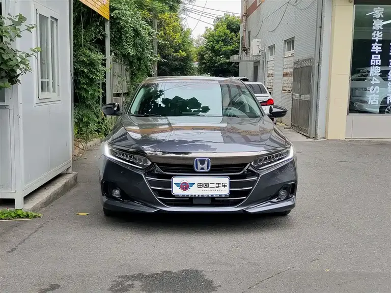 Honda Accord Sharp· Hybrid 2.0 L Phantom Night · Sharp Smart