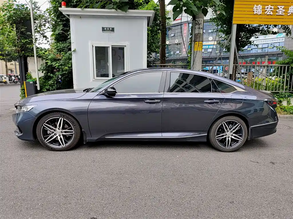 Accord Sharp· Hybrid 2.0 L Phantom Night · Sharp Smart