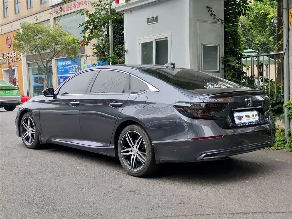 Accord Sharp· Hybrid 2.0 L Phantom Night · Sharp Smart