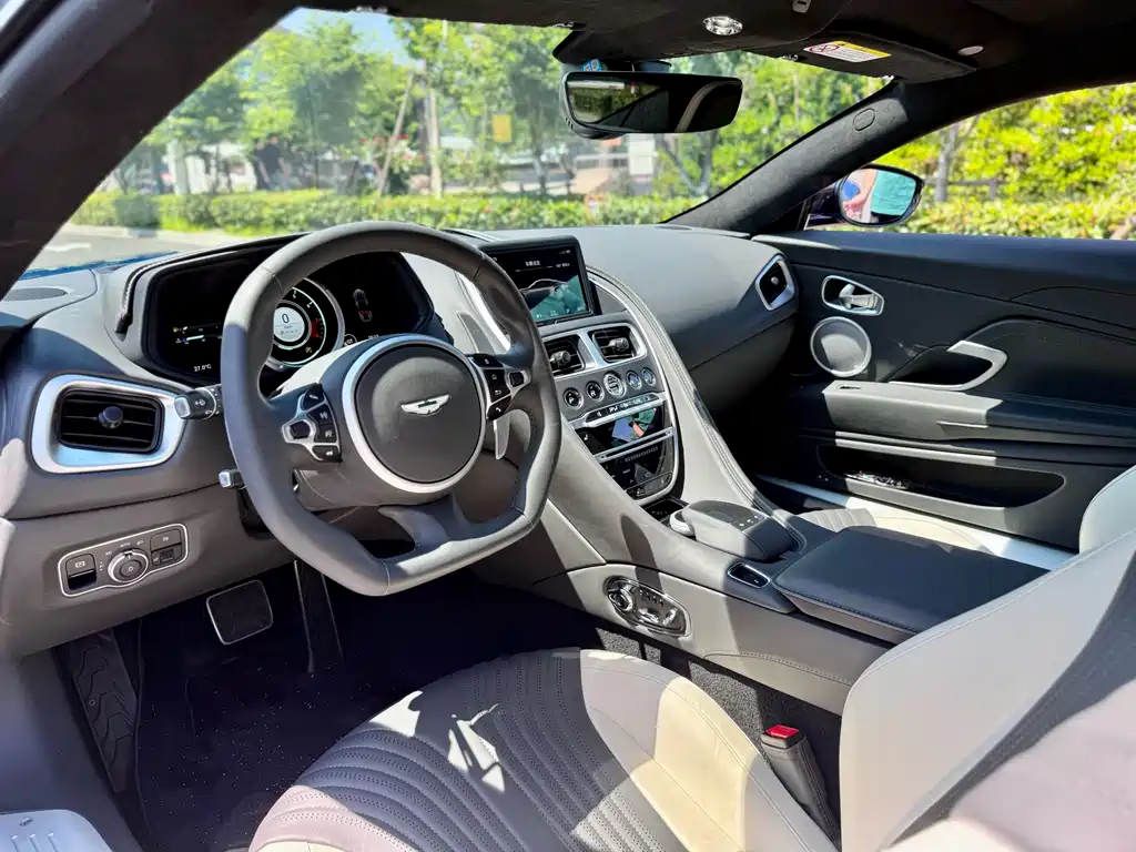 Aston Martin DB11 4.0 T V8 Coupe