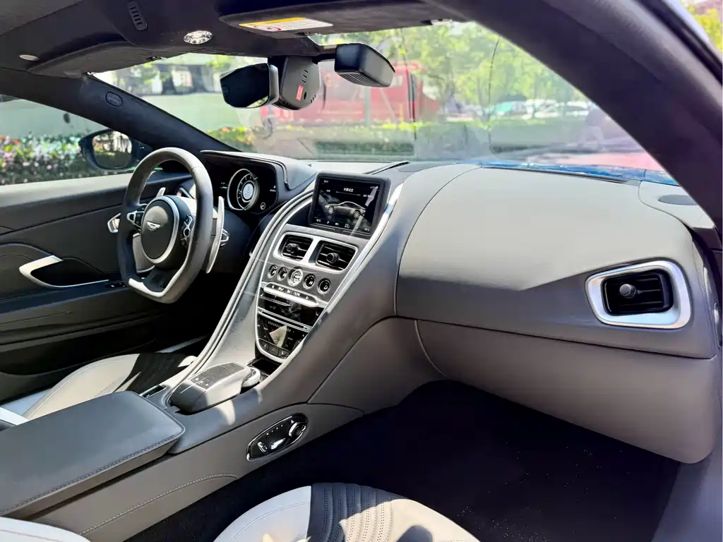 Aston Martin DB11 4.0 T V8 Coupe