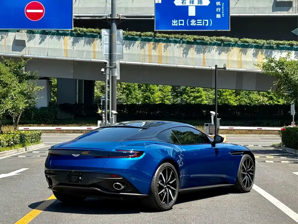 Aston Martin DB11 4.0 T V8 Coupe