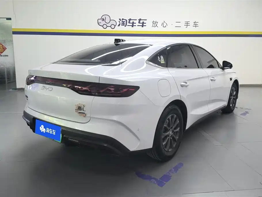 Qin L DM-i Smart Drive 80 KM Leading