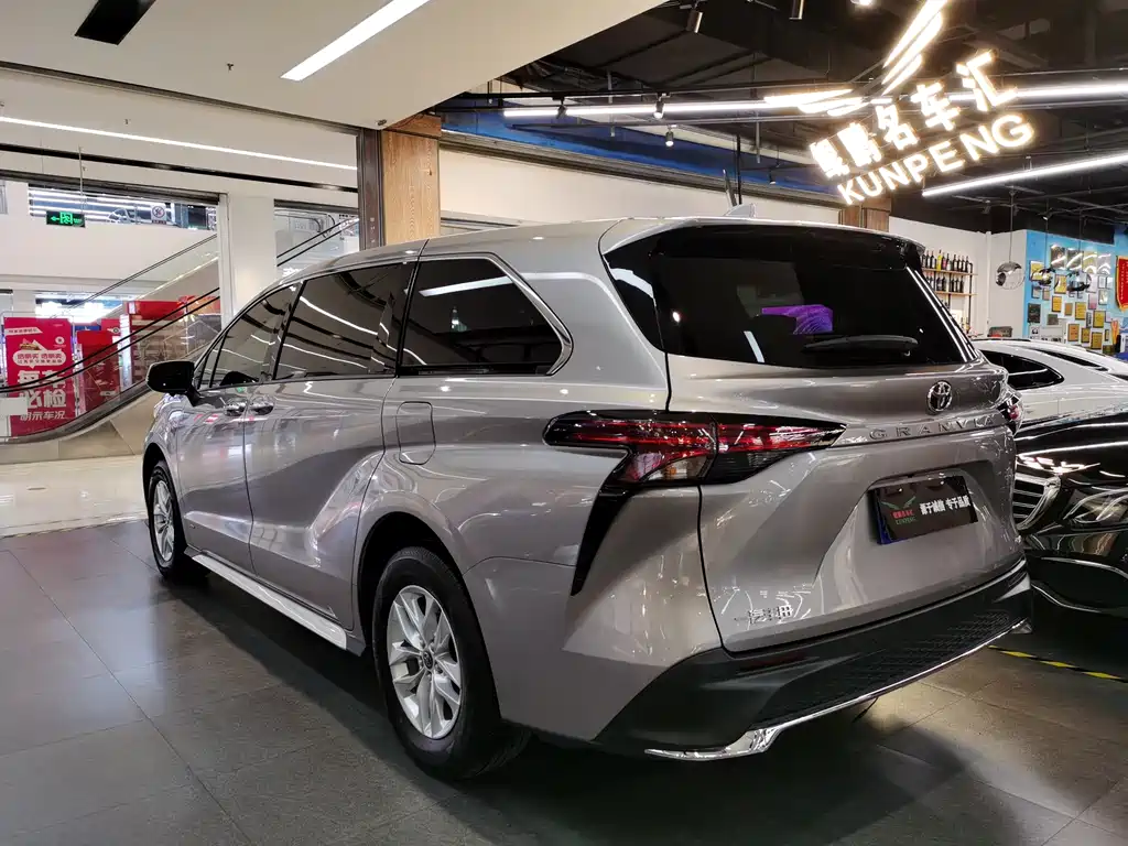 Granvia 2.5 L Hybrid Comfort