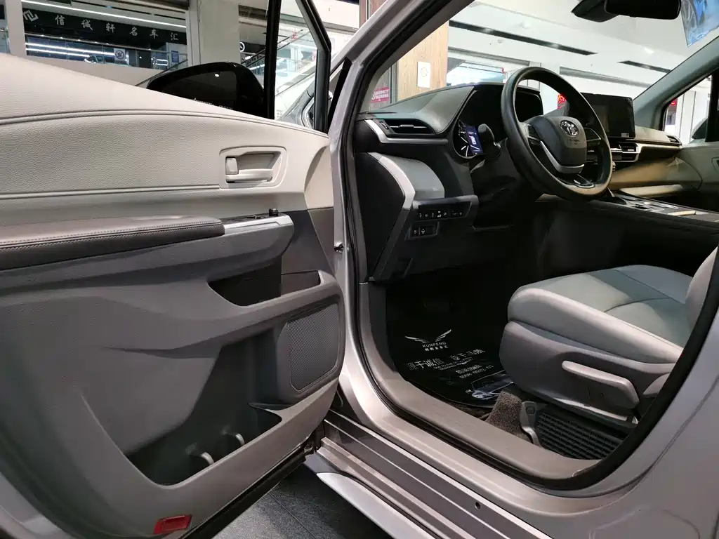 Granvia 2.5 L Hybrid Comfort