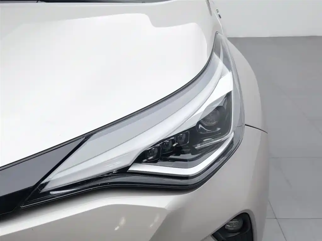 Toyota C-HR 丰田C-HR 2021款 双擎 2.0 L E-CVT豪华版