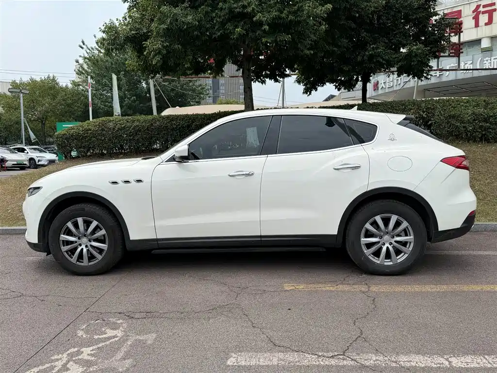 Levante 3.0 T Classic