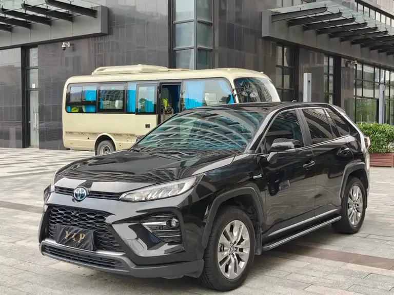 Toyota Wildlander 2.0 L CVT 2 WD Luxury PLUS