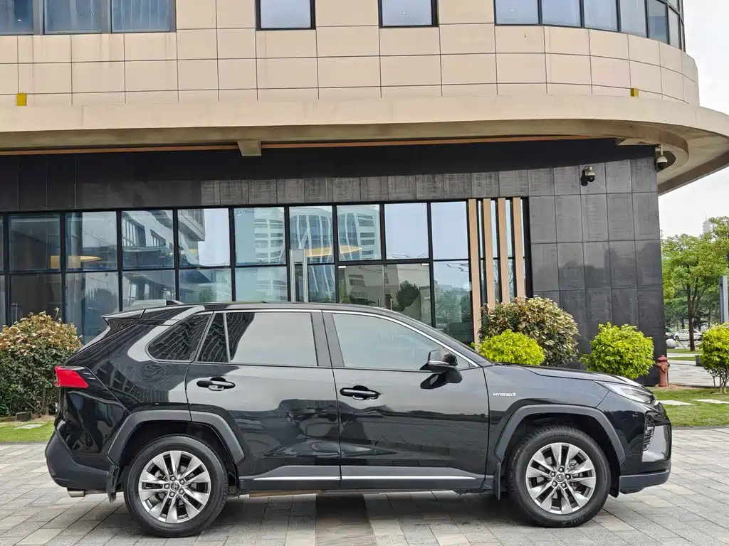 Wildlander 2.0 L CVT 2 WD Luxury PLUS