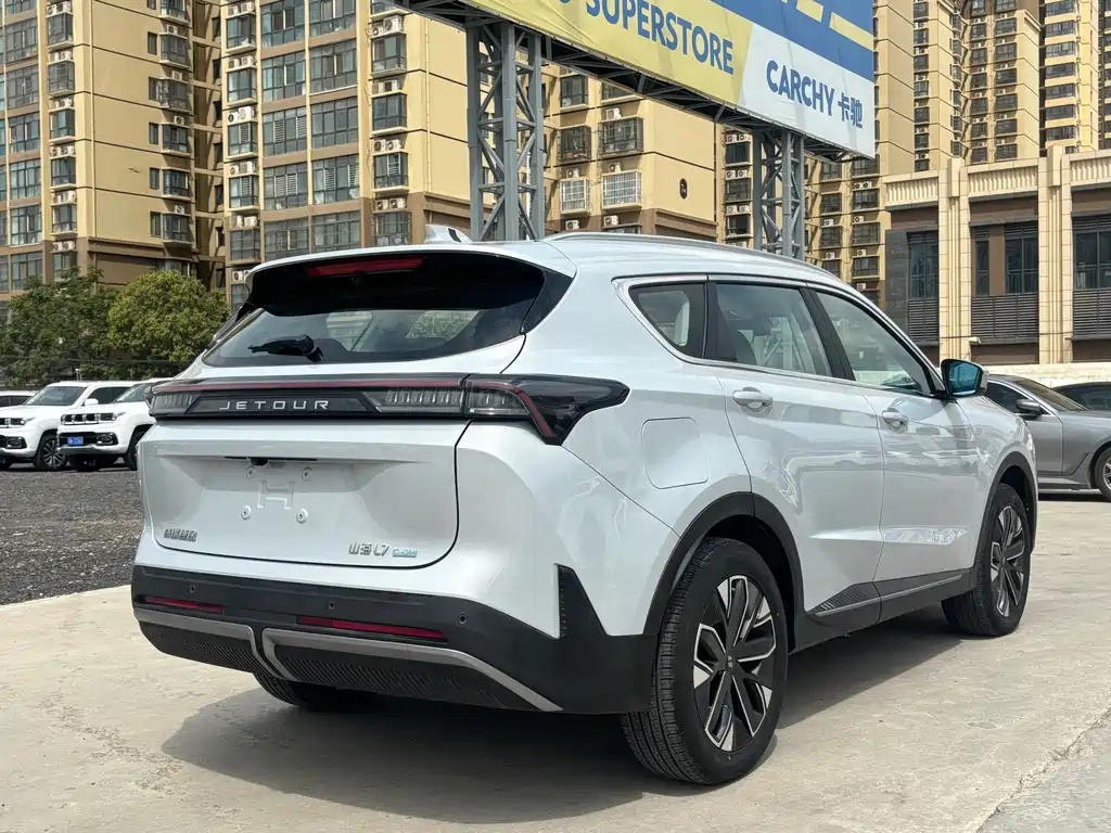 Jetour Shanhai L7 1.5 T 120 km ULTRA 7-seat