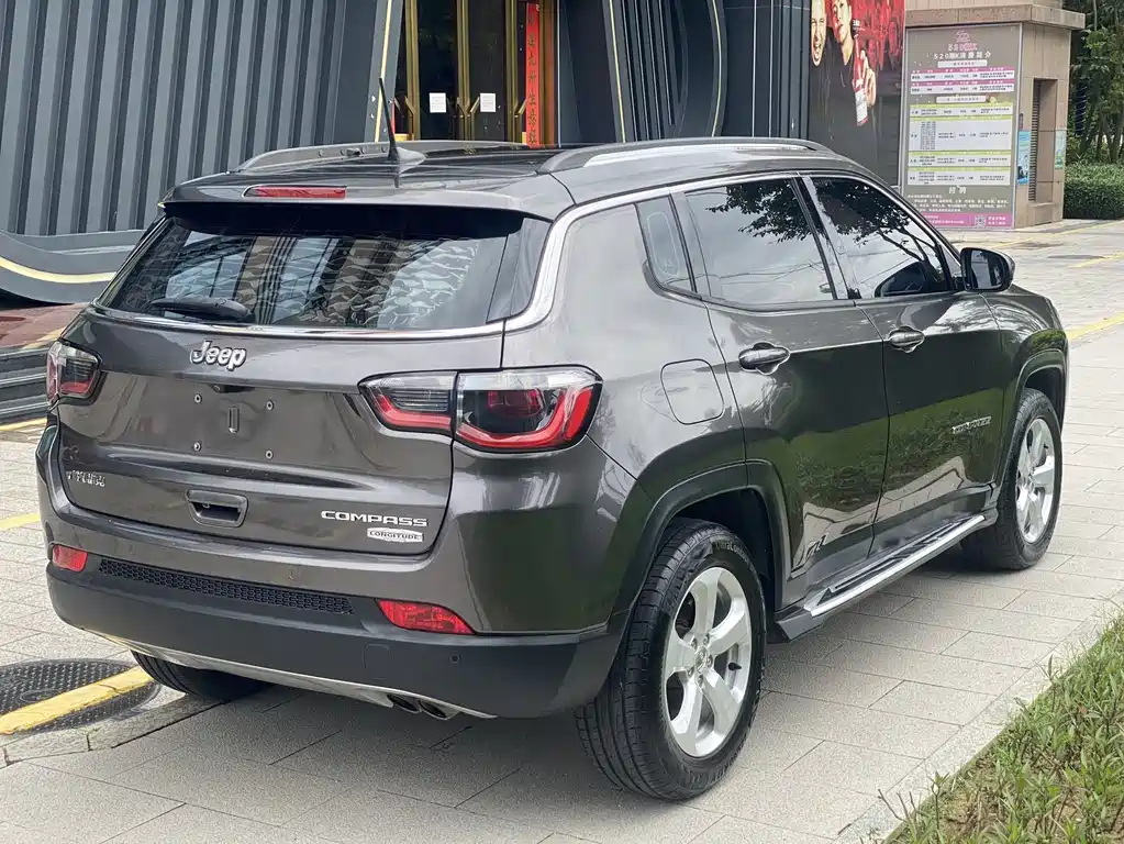 Compass 200 T Auto Home Enjoyment