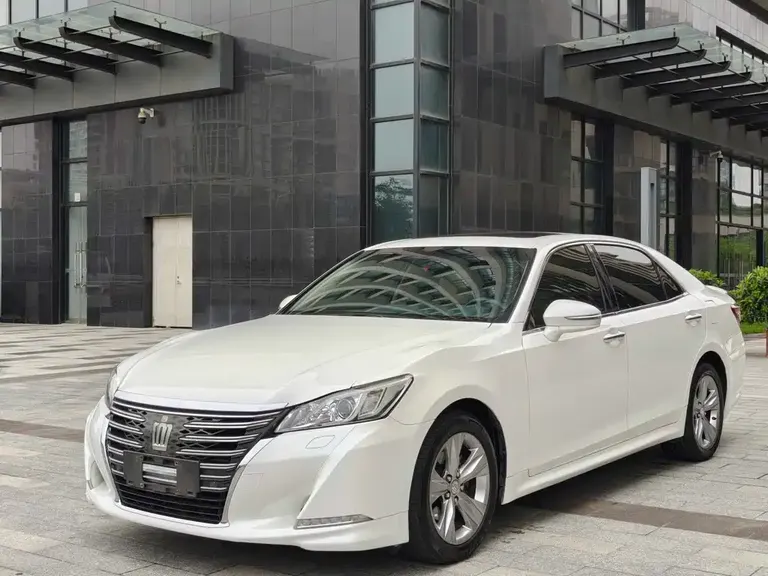 Toyota Crown 2.0 T Fashion