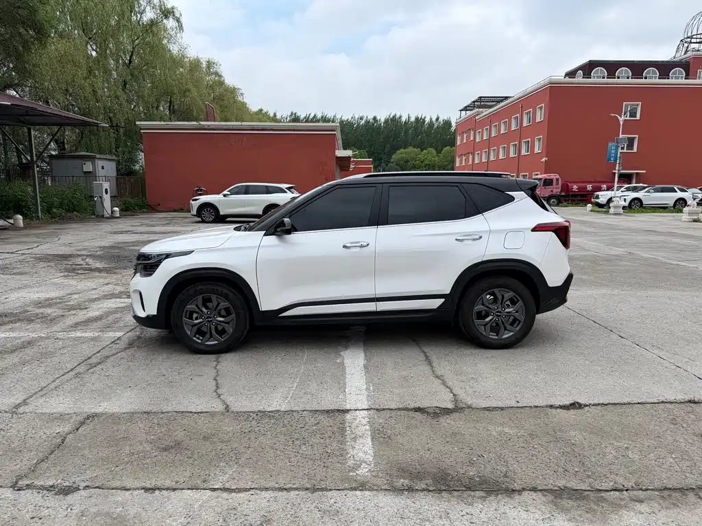 Seltos 1.5 L CVT Luxury