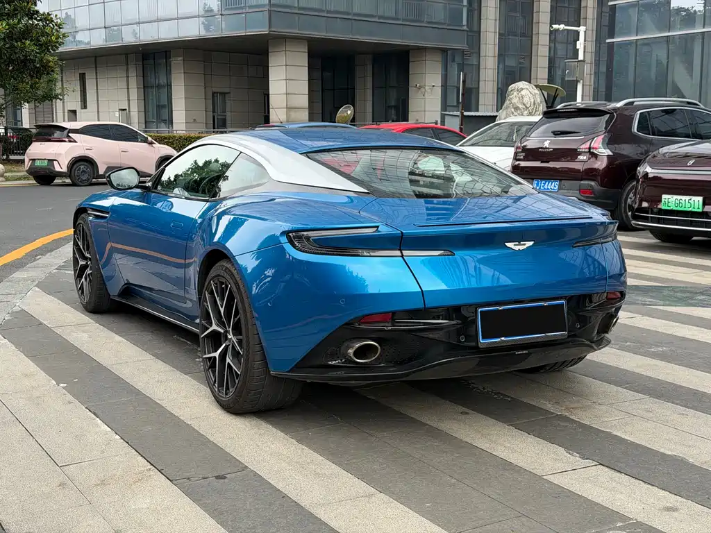 Aston Martin DB11 4.0 T V8 Coupe