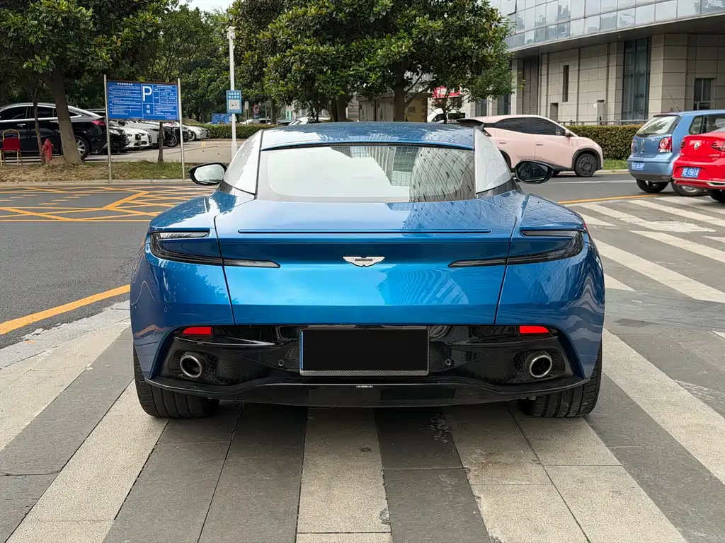 Aston Martin DB11 4.0 T V8 Coupe