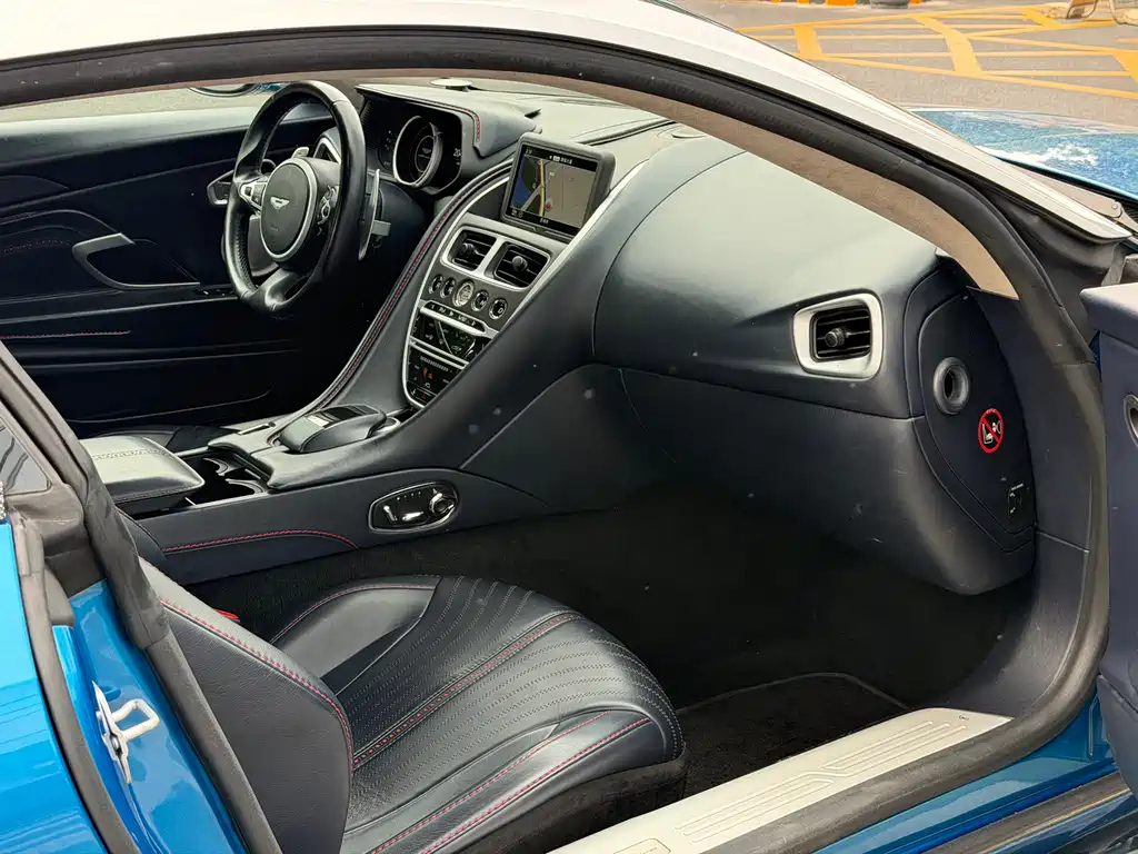 Aston Martin DB11 4.0 T V8 Coupe