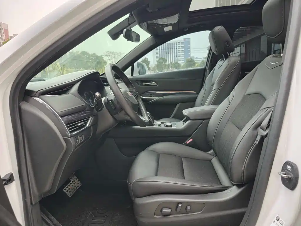 Cadillac XT4 28 T 2 WD Tech