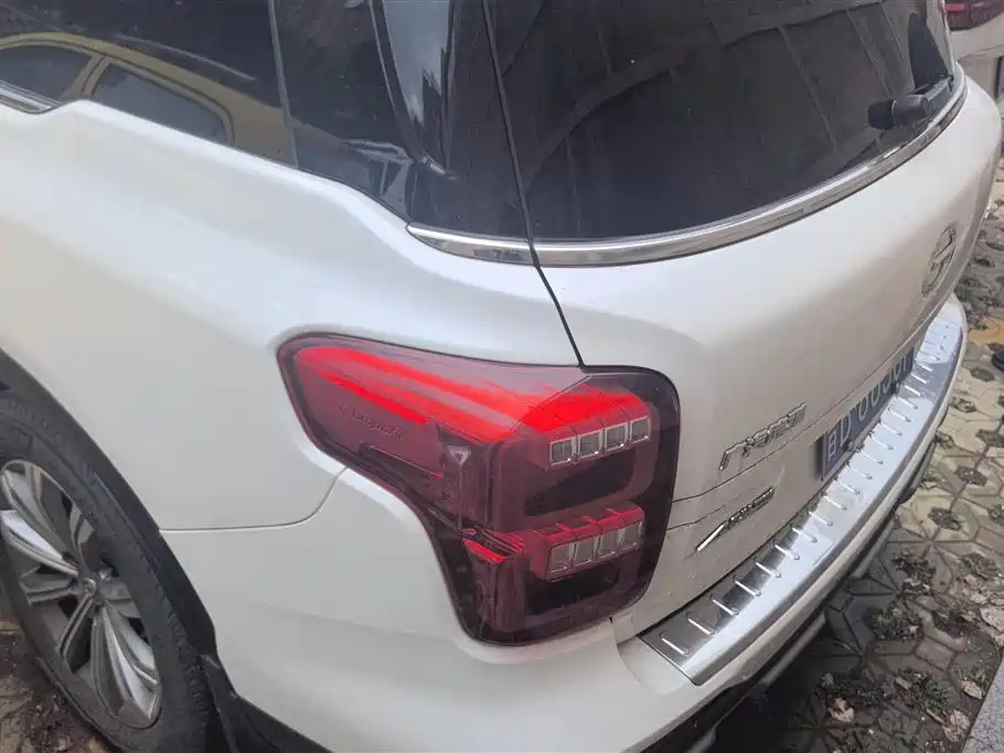 GAC Trumpchi GS8 390 T 2 WD Luxury Connected (7-seat)
