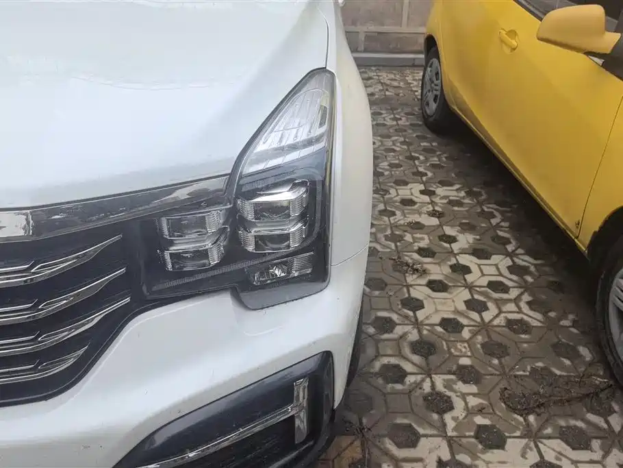 GAC Trumpchi GS8 390 T 2 WD Luxury Connected (7-seat)