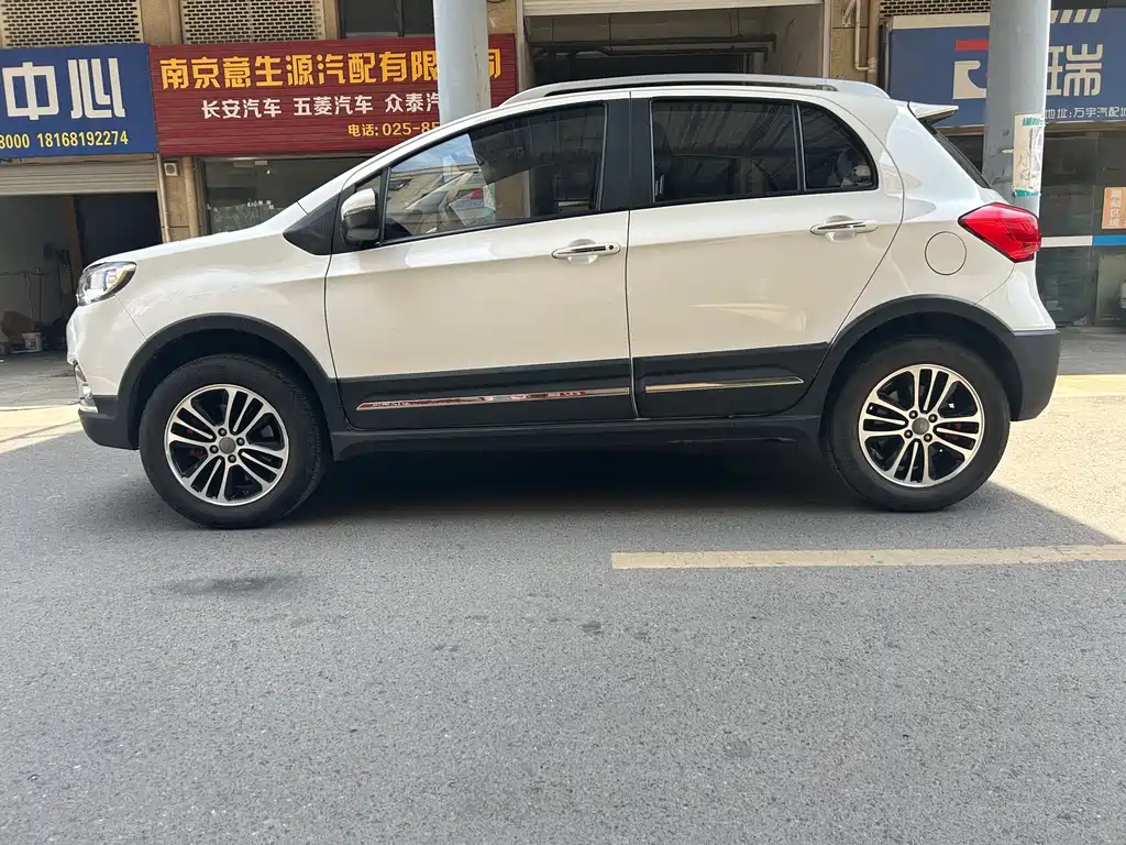 Haval H1 哈弗H1 2016款 改款 蓝标 1.5 L AMT豪华型