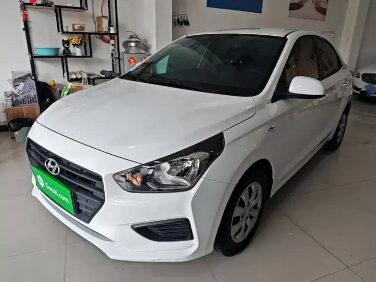 Hyundai Accent 1.4 L Manual Refreshed CN-V