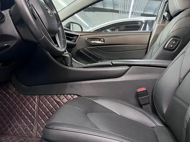 Toyota Avalon 2.0 L XLE Premium