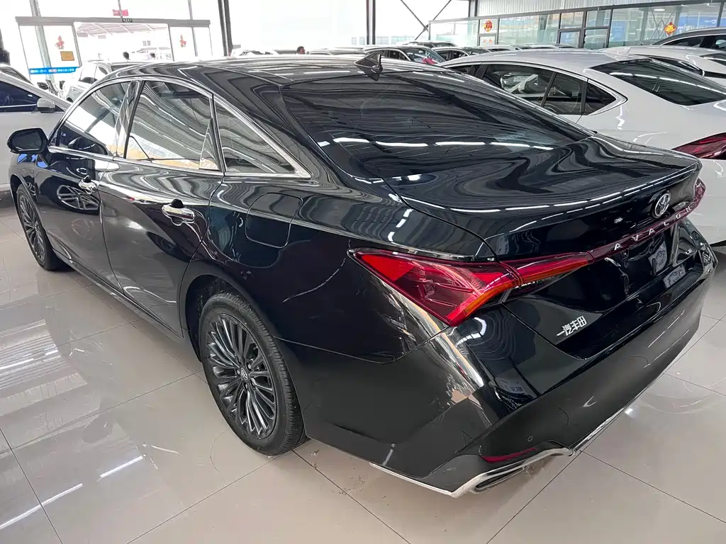 Avalon 2.0 L XLE Premium