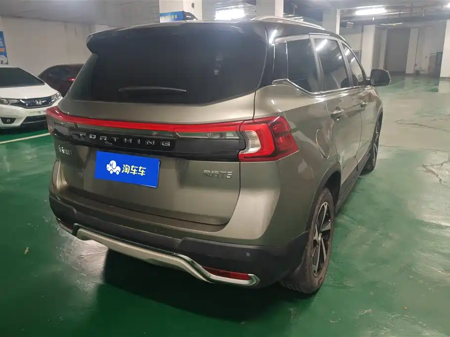 Fengxing T5 风行T5 2020款 1.6 L 手动尊享型 国VI