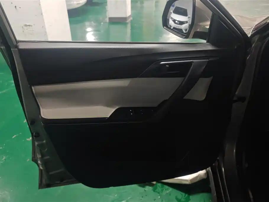 Fengxing T5 风行T5 2020款 1.6 L 手动尊享型 国VI