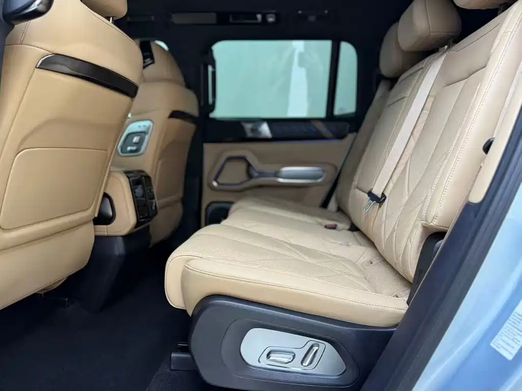 Leopard 8 Brave Flagship 7-seat