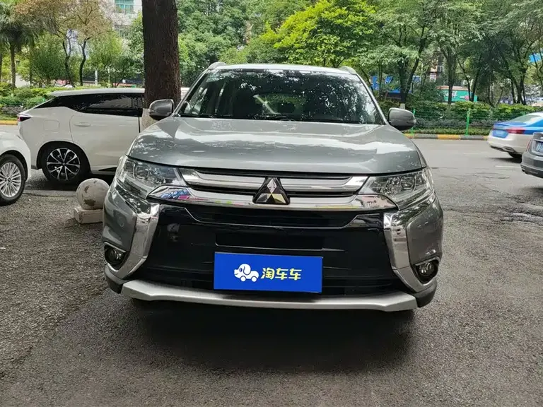 Mitsubishi Outlander 2.4 L 4 WD Elite 5-seat
