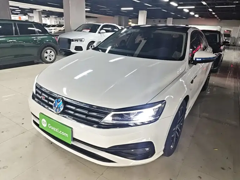 Volkswagen Lamando 280 TSI DSG Luxury Phantom